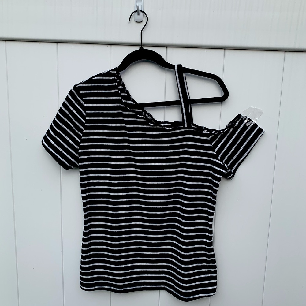 SHEIN Plus Asymmetrical Striped Top